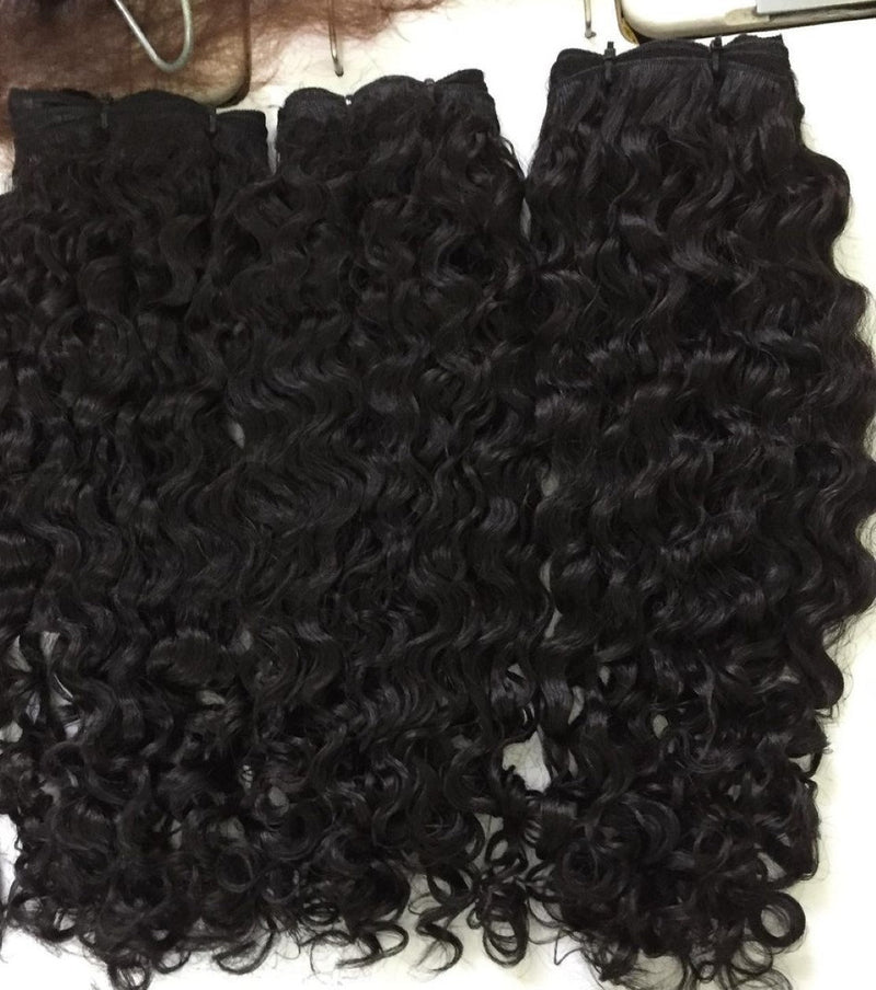 Fasci di capelli ricci birmani crudi